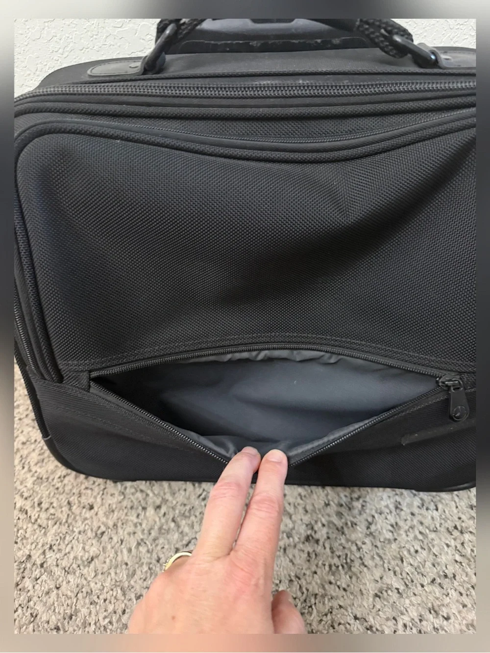 Briggs & Riley Baseline Rolling Cabin Bag Carry On - Black